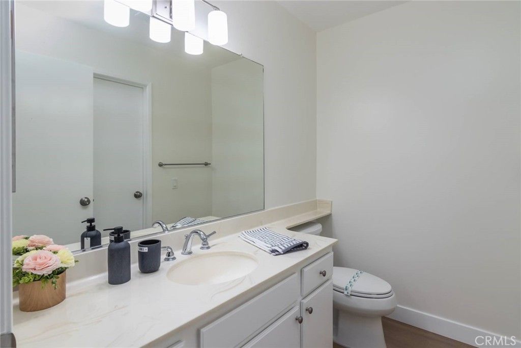 Image 24 of property listing at 11601 Tampa 178, Porter Ranch, CA 91326
