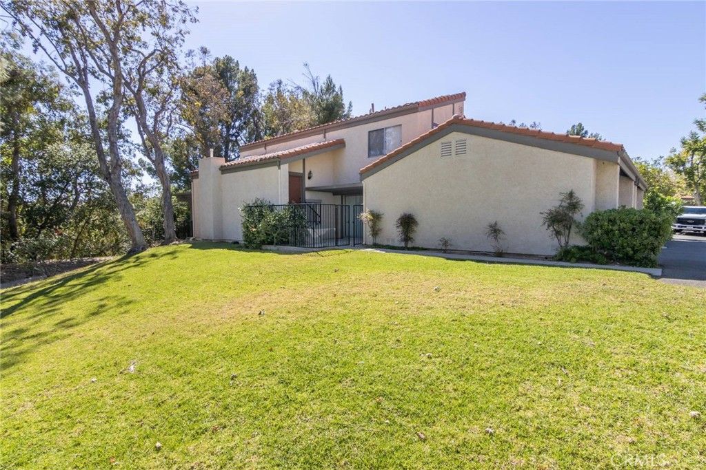 Image 28 of property listing at 11601 Tampa 178, Porter Ranch, CA 91326