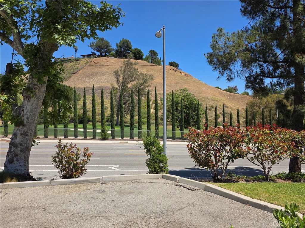 Image 29 of property listing at 11601 Tampa 178, Porter Ranch, CA 91326