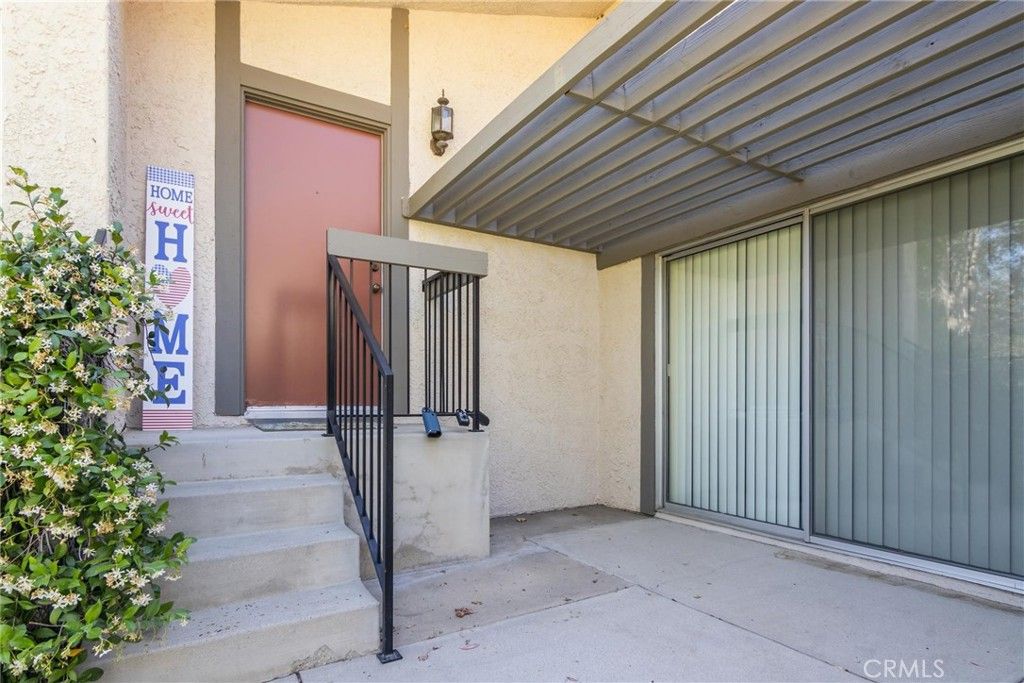 Image 3 of property listing at 11601 Tampa 178, Porter Ranch, CA 91326