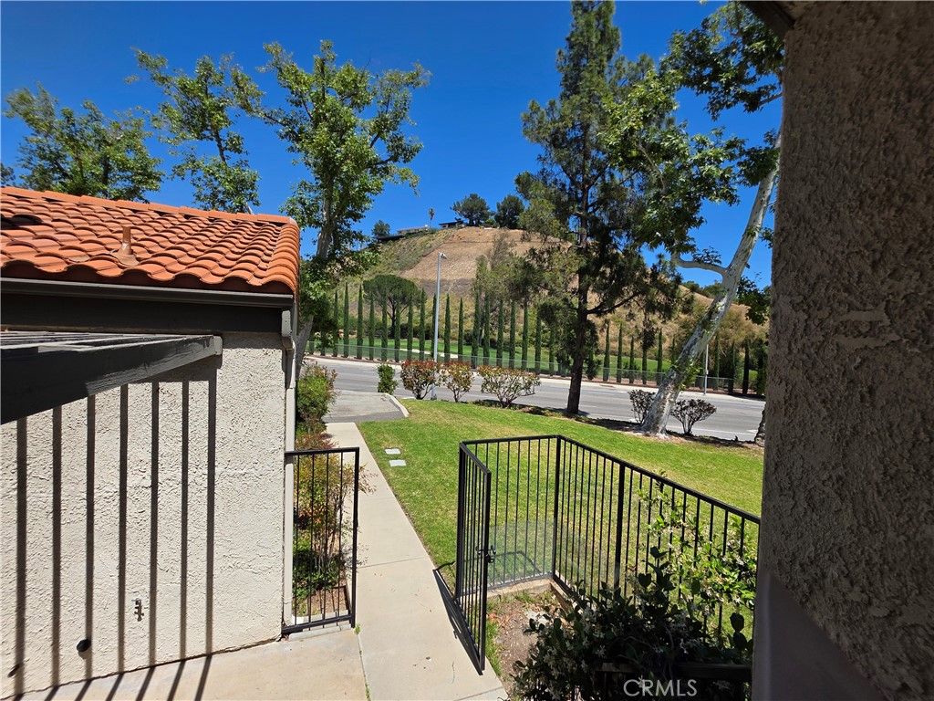 Image 30 of property listing at 11601 Tampa 178, Porter Ranch, CA 91326