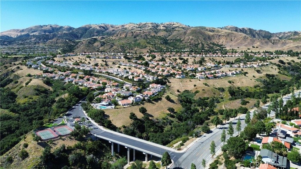 Image 40 of property listing at 11601 Tampa 178, Porter Ranch, CA 91326