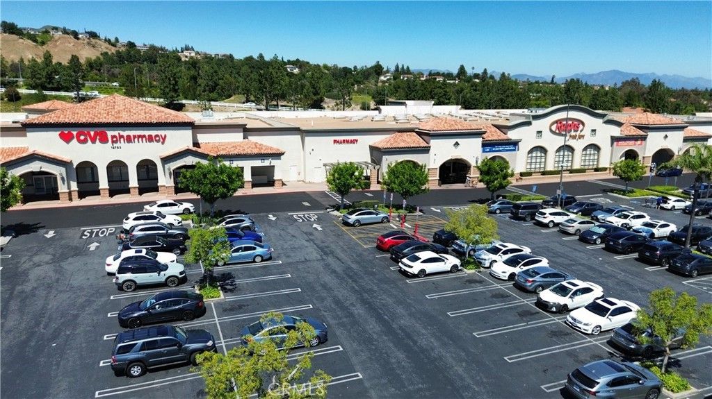 Image 44 of property listing at 11601 Tampa 178, Porter Ranch, CA 91326