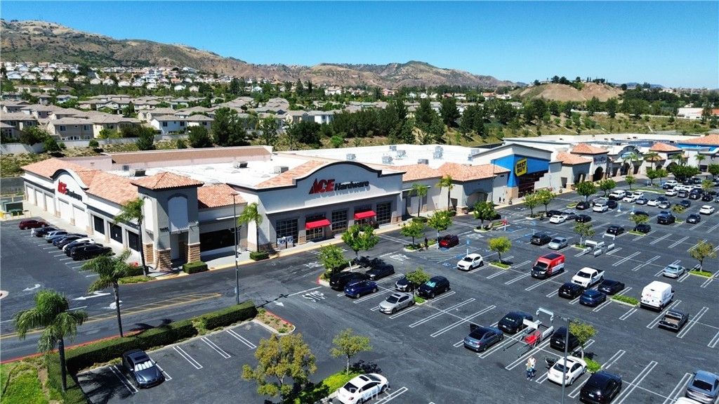 Image 52 of property listing at 11601 Tampa 178, Porter Ranch, CA 91326