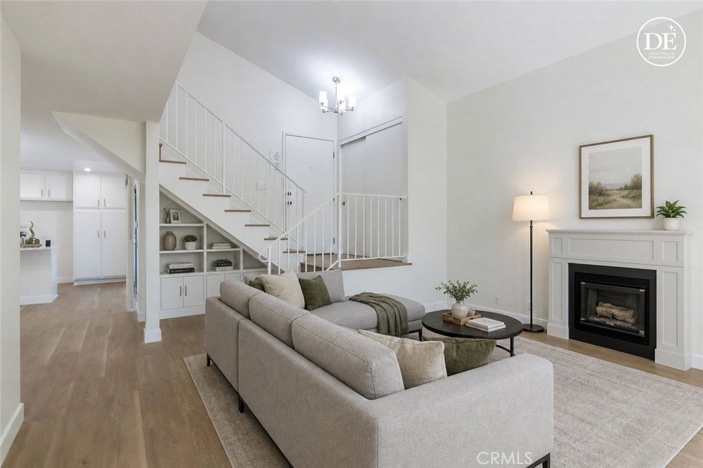 Image 6 of property listing at 11601 Tampa 178, Porter Ranch, CA 91326