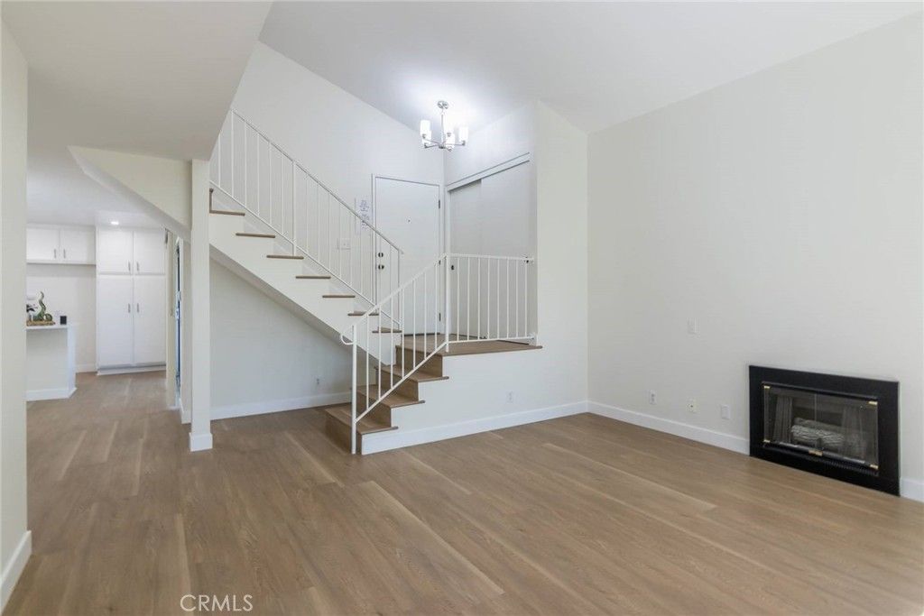 Image 7 of property listing at 11601 Tampa 178, Porter Ranch, CA 91326