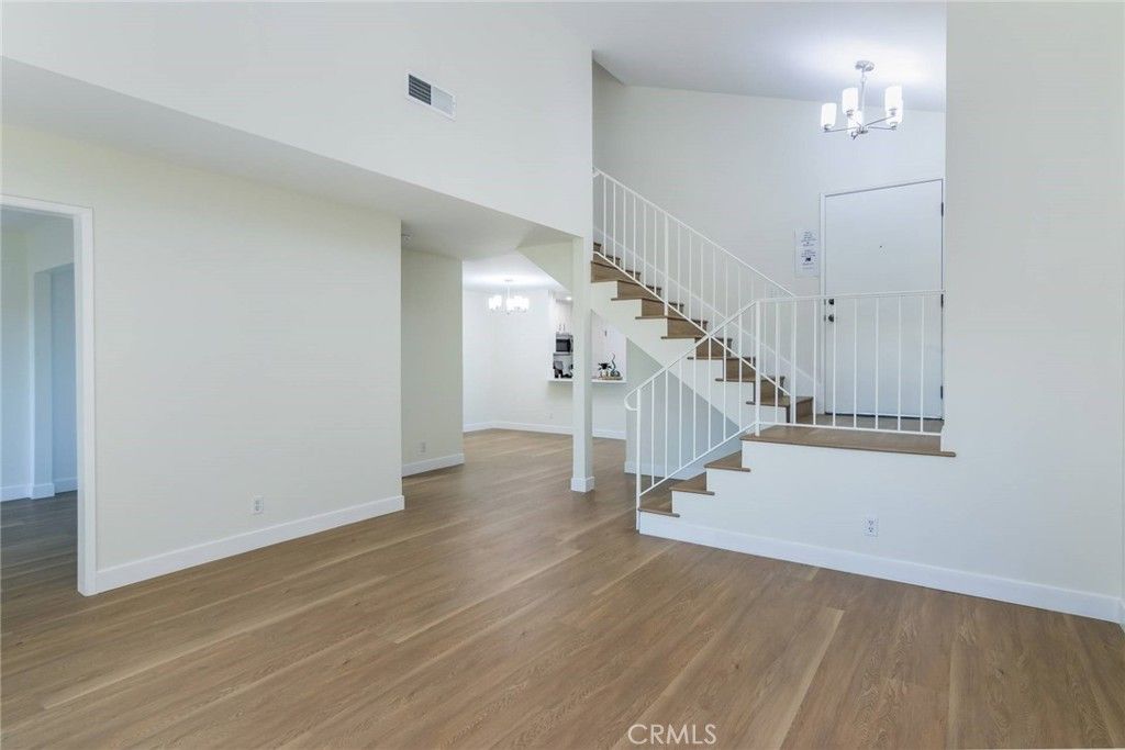 Image 8 of property listing at 11601 Tampa 178, Porter Ranch, CA 91326