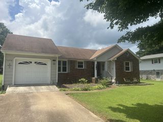 217 Millcreek Dr, Loretto, TN 38469