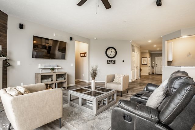 6138 Crabapple Drive, Whitestown, IN 46075