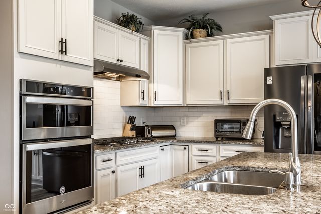 6138 Crabapple Drive, Whitestown, IN 46075