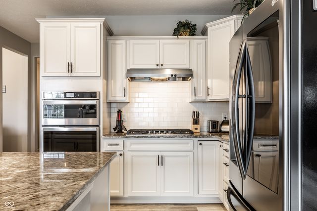6138 Crabapple Drive, Whitestown, IN 46075