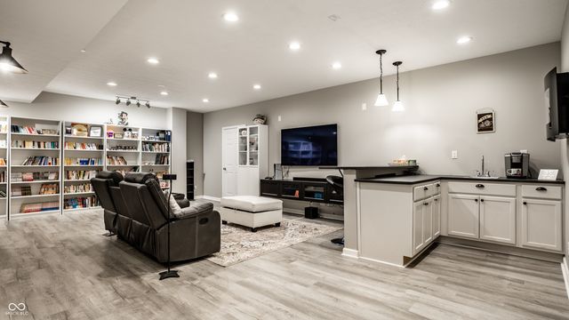 6138 Crabapple Drive, Whitestown, IN 46075