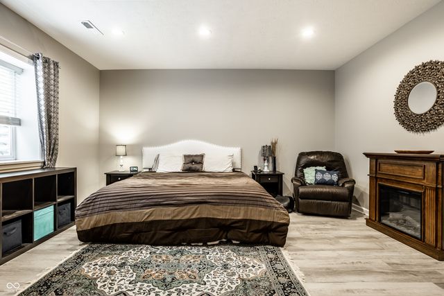 6138 Crabapple Drive, Whitestown, IN 46075