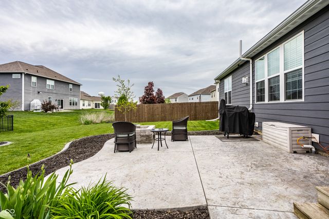 6138 Crabapple Drive, Whitestown, IN 46075