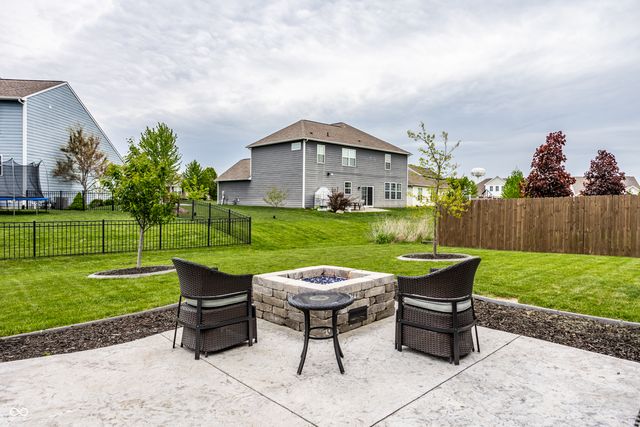 6138 Crabapple Drive, Whitestown, IN 46075