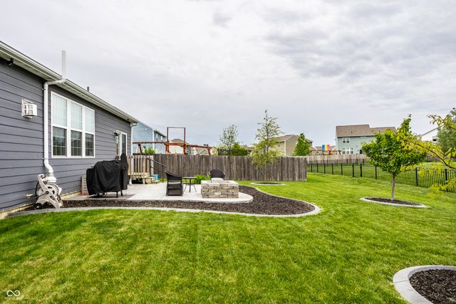 6138 Crabapple Drive, Whitestown, IN 46075