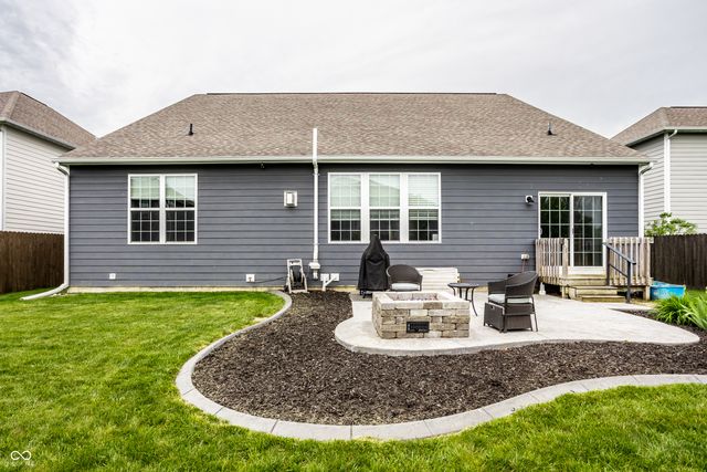 6138 Crabapple Drive, Whitestown, IN 46075