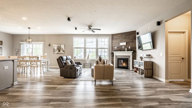 6138 Crabapple Drive, Whitestown, IN 46075