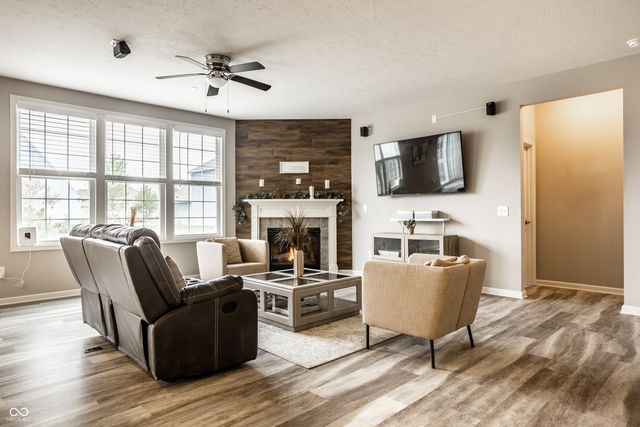 6138 Crabapple Drive, Whitestown, IN 46075