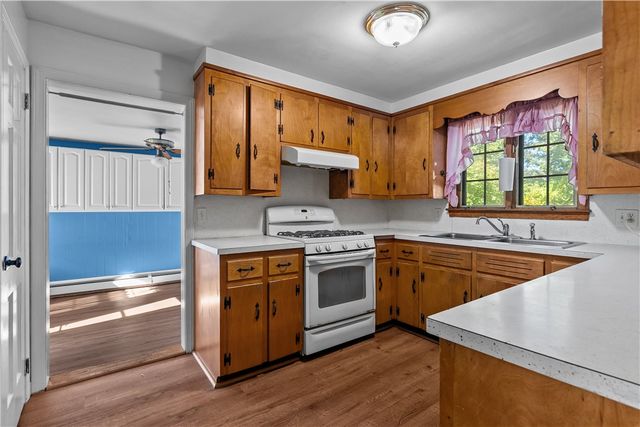 40 Aaron Avenue, Bristol, RI 02809