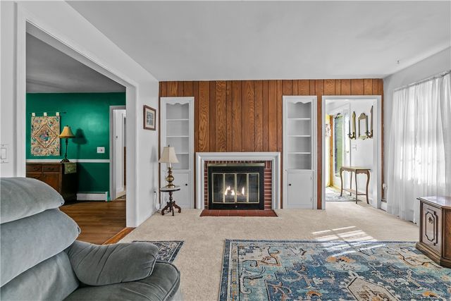 40 Aaron Avenue, Bristol, RI 02809