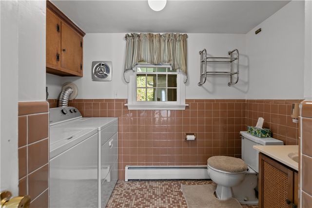 40 Aaron Avenue, Bristol, RI 02809