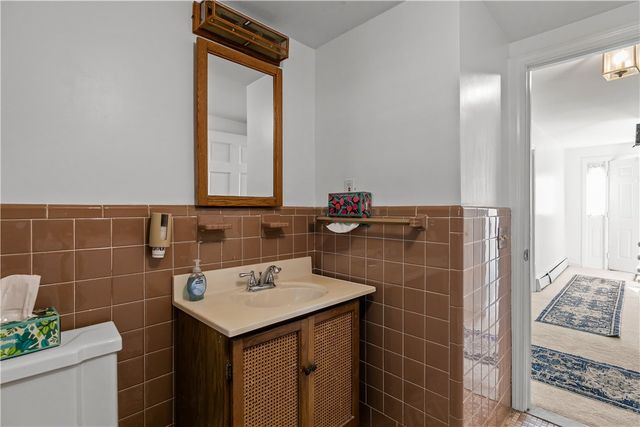 40 Aaron Avenue, Bristol, RI 02809