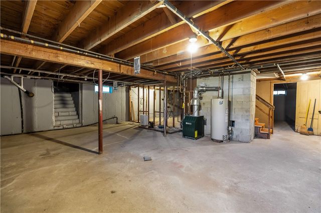 40 Aaron Avenue, Bristol, RI 02809