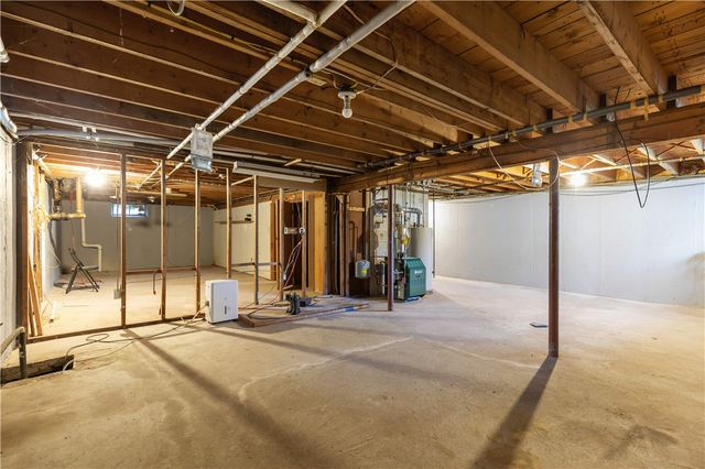 40 Aaron Avenue, Bristol, RI 02809