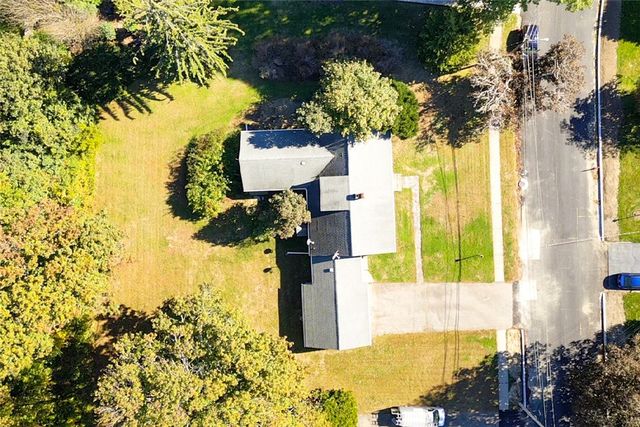 40 Aaron Avenue, Bristol, RI 02809