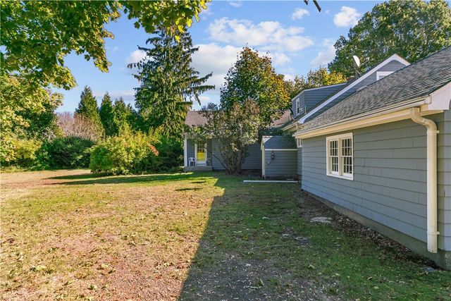 40 Aaron Avenue, Bristol, RI 02809