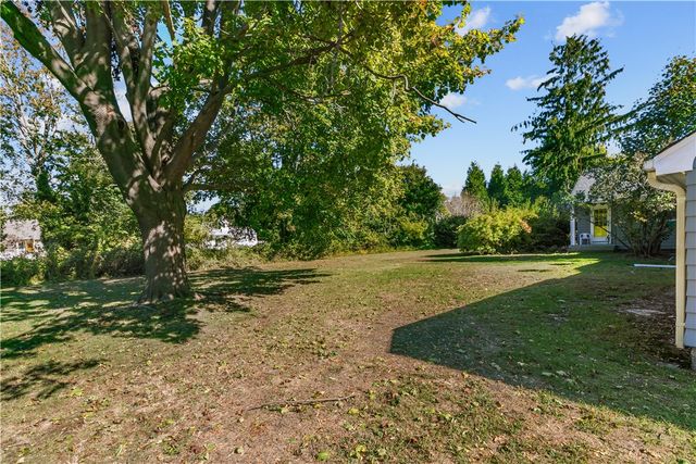 40 Aaron Avenue, Bristol, RI 02809