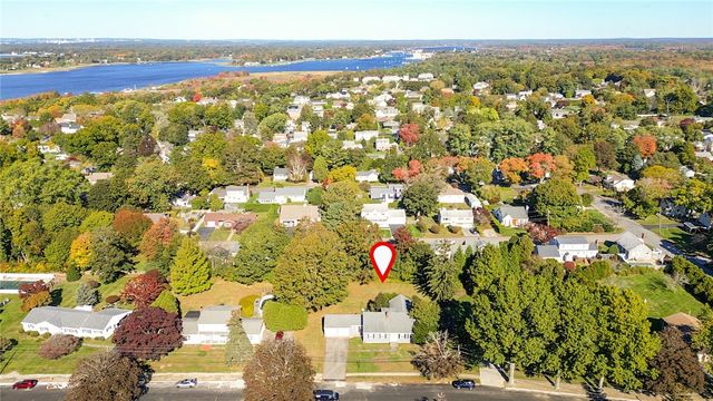 40 Aaron Avenue, Bristol, RI 02809