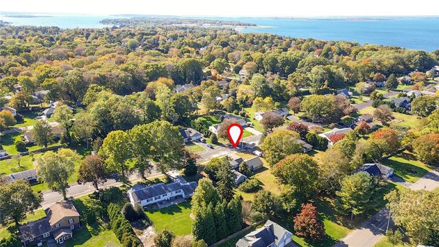 40 Aaron Avenue, Bristol, RI 02809