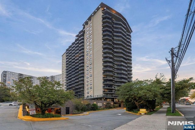 2077 Center Avenue 11H, Fort Lee, NJ 07024