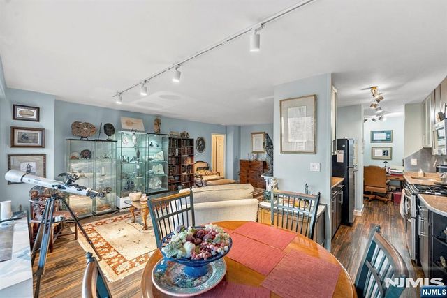 2077 Center Avenue 11H, Fort Lee, NJ 07024