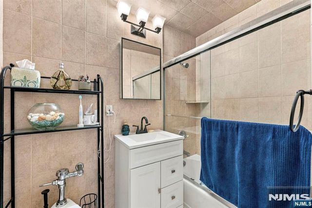 2077 Center Avenue 11H, Fort Lee, NJ 07024