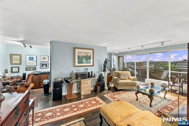 2077 Center Avenue 11H, Fort Lee, NJ 07024