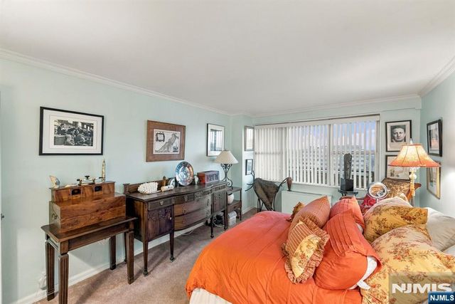 2077 Center Avenue 11H, Fort Lee, NJ 07024