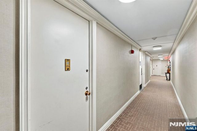 2077 Center Avenue 11H, Fort Lee, NJ 07024