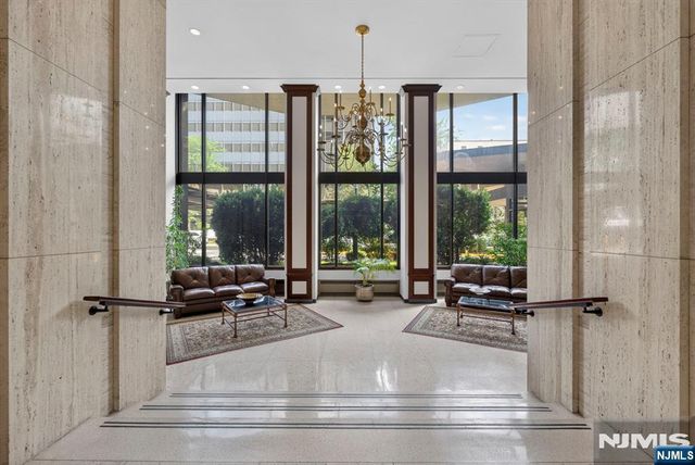 2077 Center Avenue 11H, Fort Lee, NJ 07024