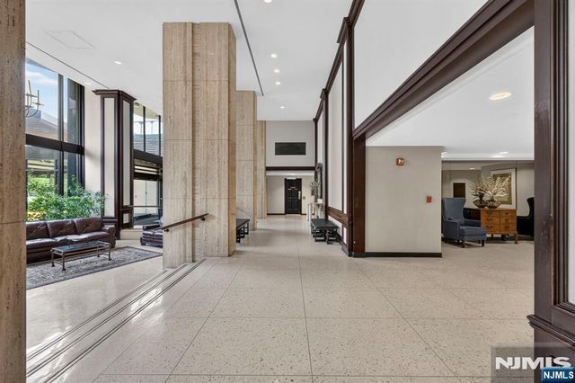 2077 Center Avenue 11H, Fort Lee, NJ 07024
