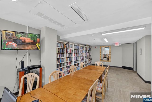 2077 Center Avenue 11H, Fort Lee, NJ 07024