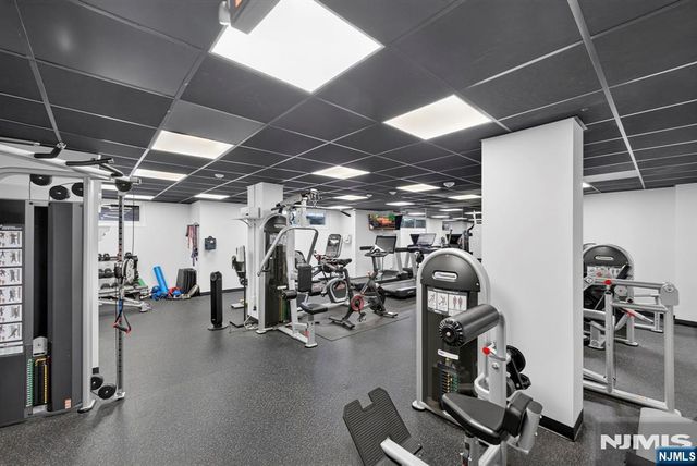 2077 Center Avenue 11H, Fort Lee, NJ 07024