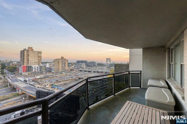 2077 Center Avenue 11H, Fort Lee, NJ 07024
