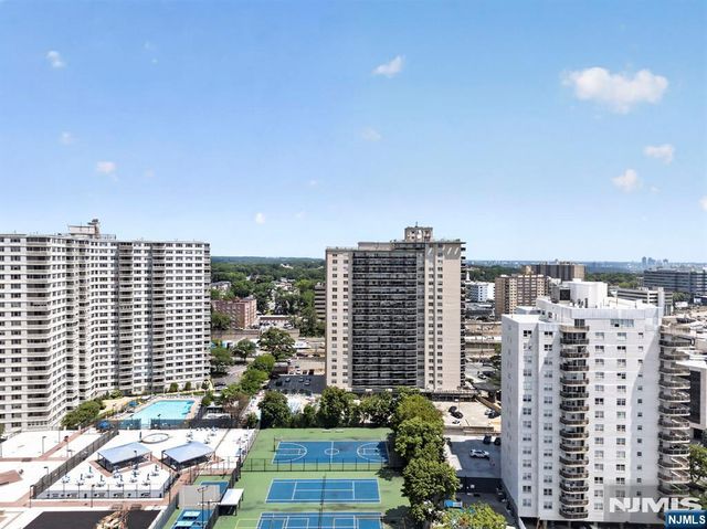 2077 Center Avenue 11H, Fort Lee, NJ 07024