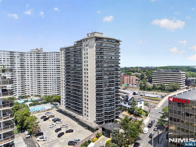 2077 Center Avenue 11H, Fort Lee, NJ 07024
