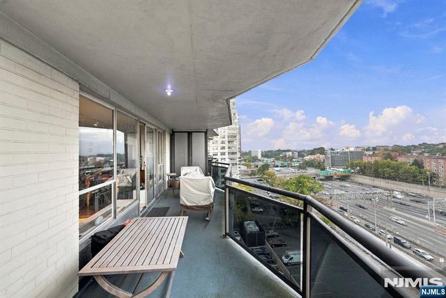 2077 Center Avenue 11H, Fort Lee, NJ 07024