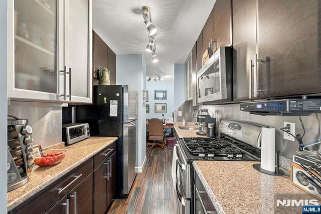 2077 Center Avenue 11H, Fort Lee, NJ 07024