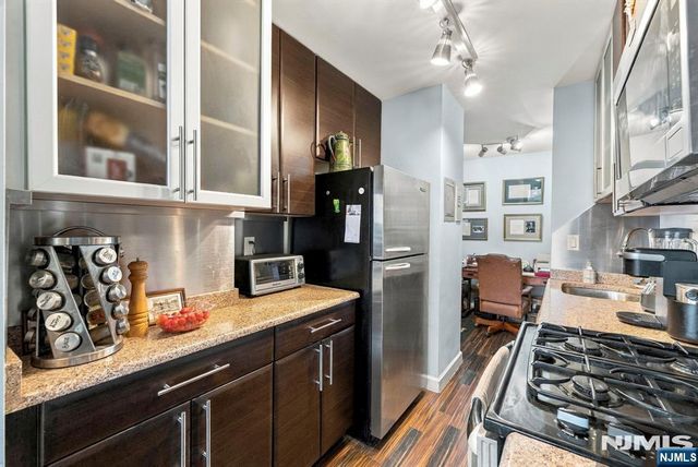 2077 Center Avenue 11H, Fort Lee, NJ 07024
